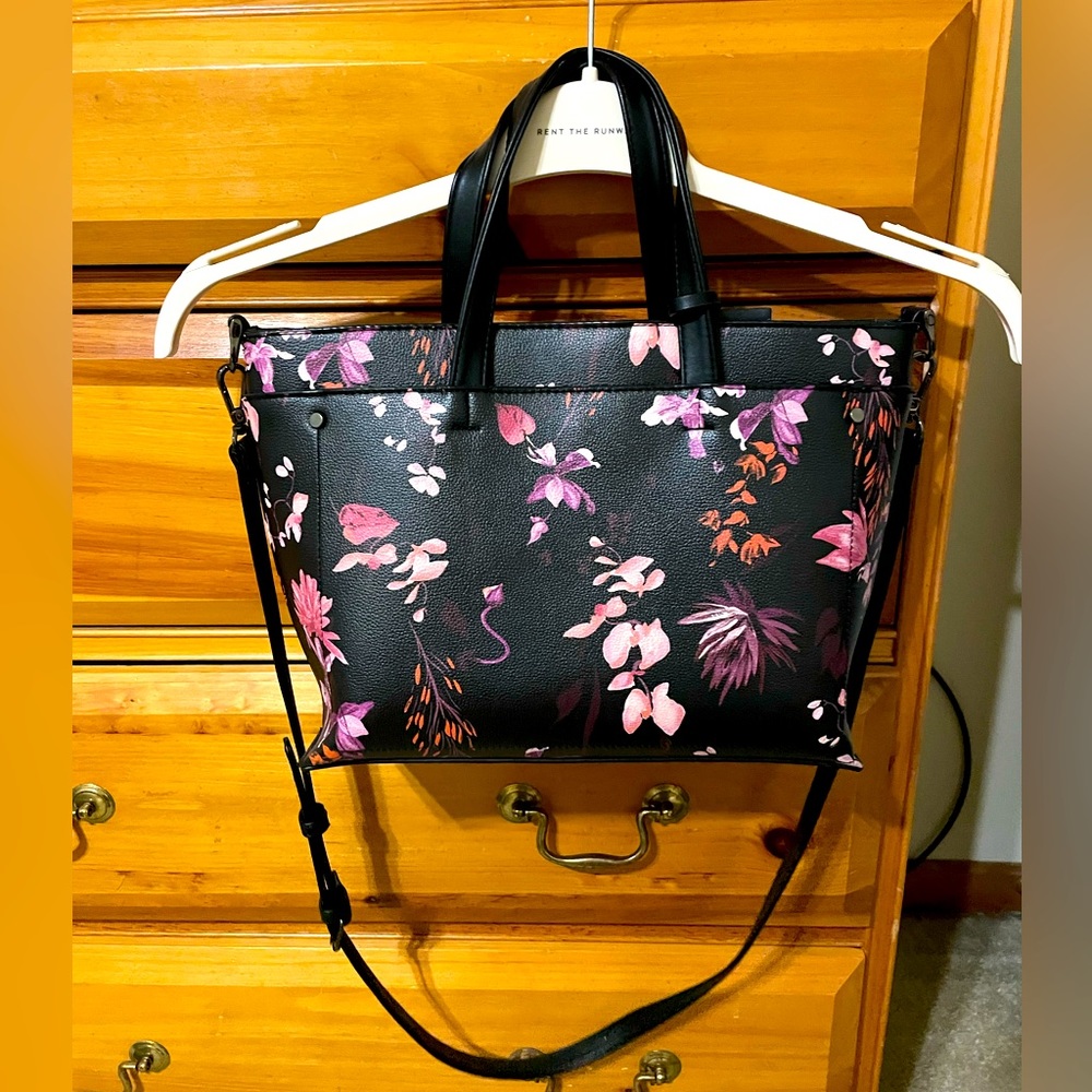 A new day floral cross body purse 🪴🌿